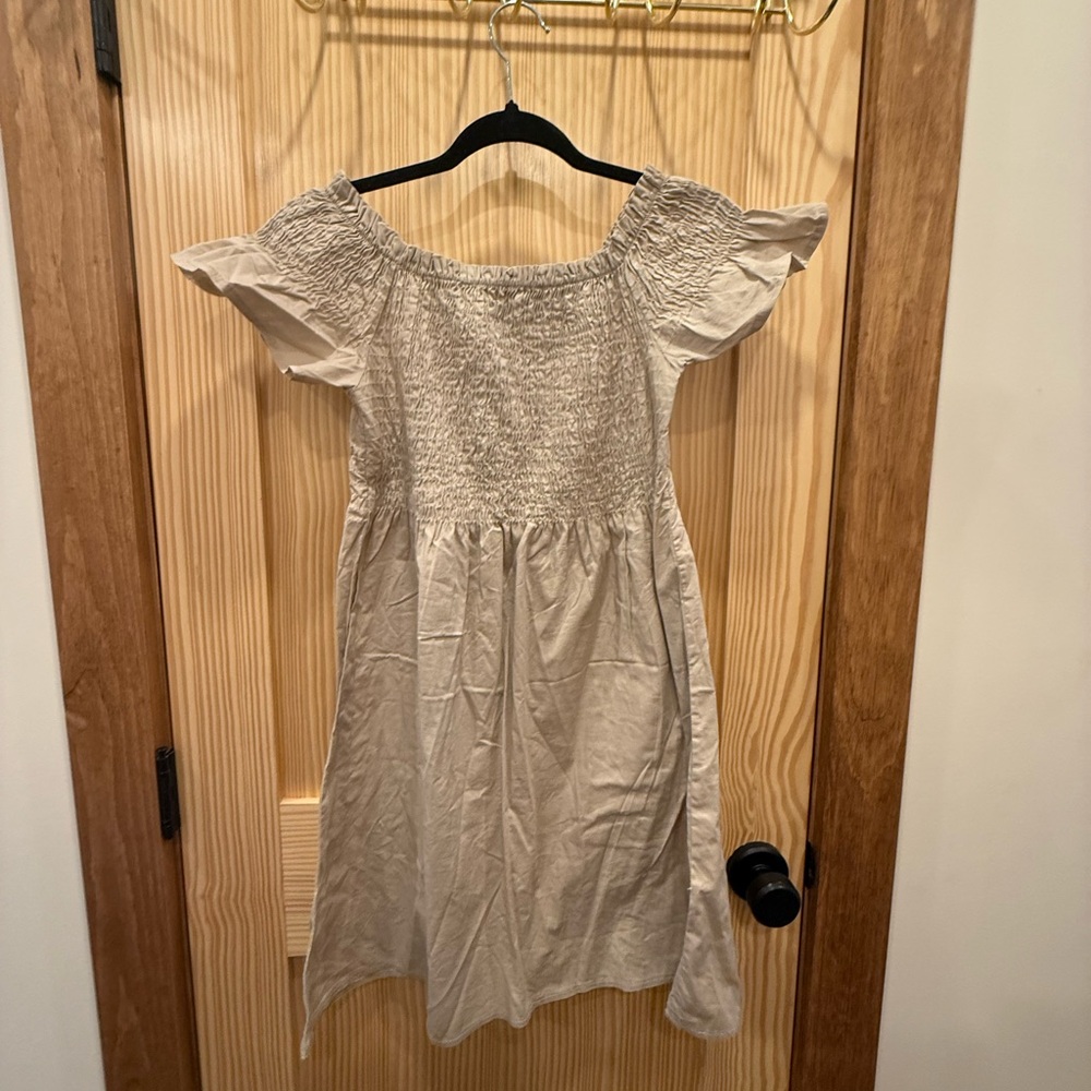 Chic Cream Mini Dress with Sleek Silhouette